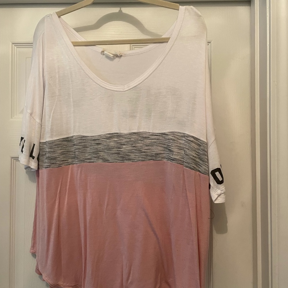 Mauve, gray &white, 23 Love Street, v neck, short sleeves